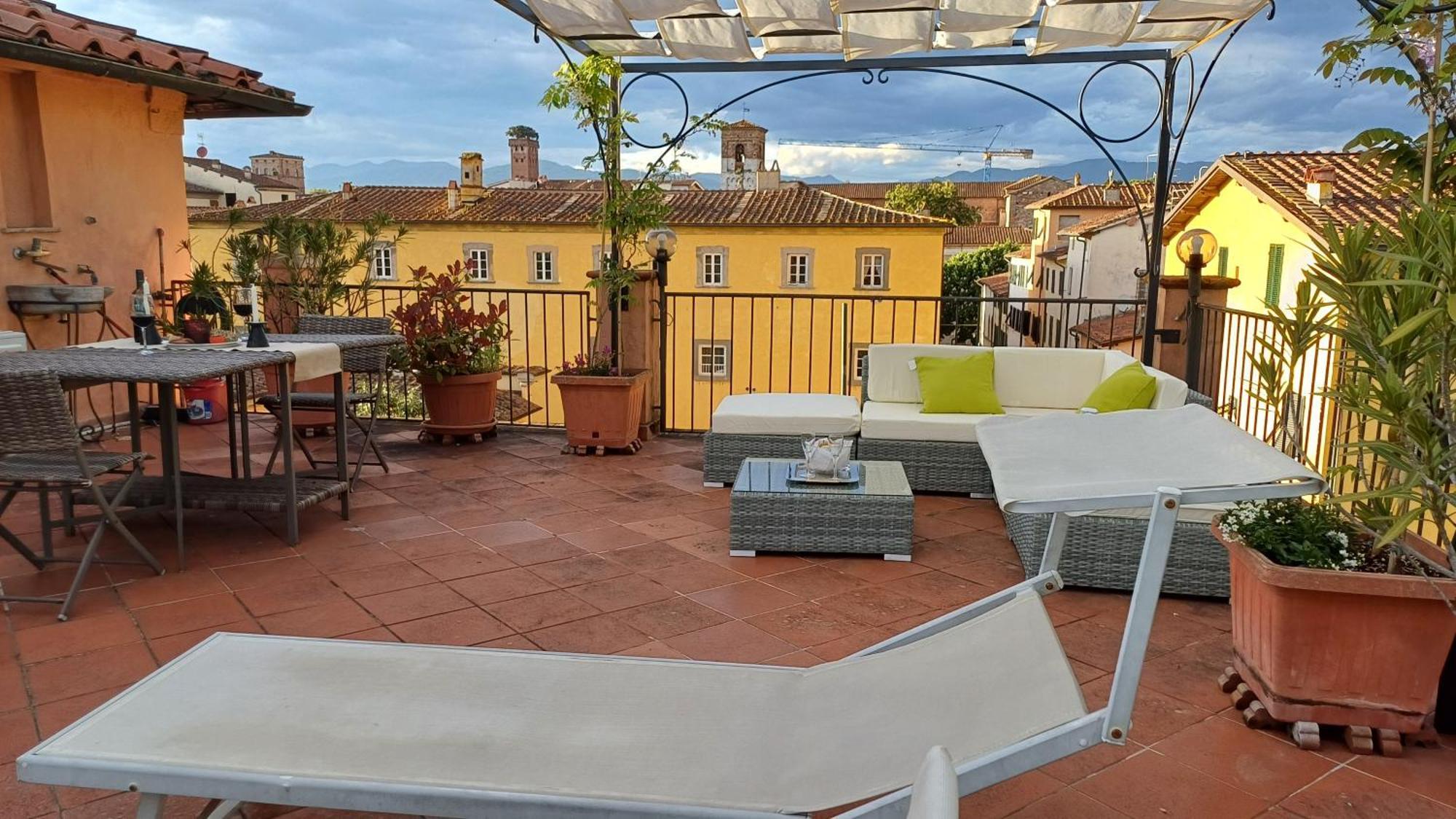 La Terrazza Fra Le Torri Apartment Lucca Luaran gambar