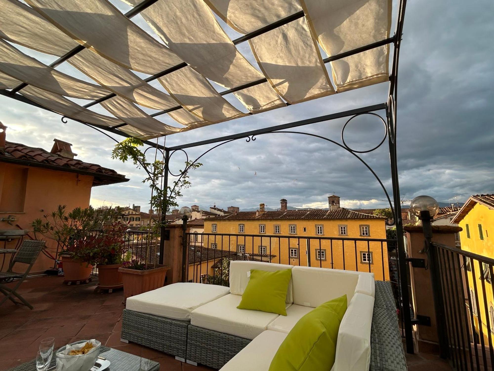 La Terrazza Fra Le Torri Apartment Lucca Luaran gambar