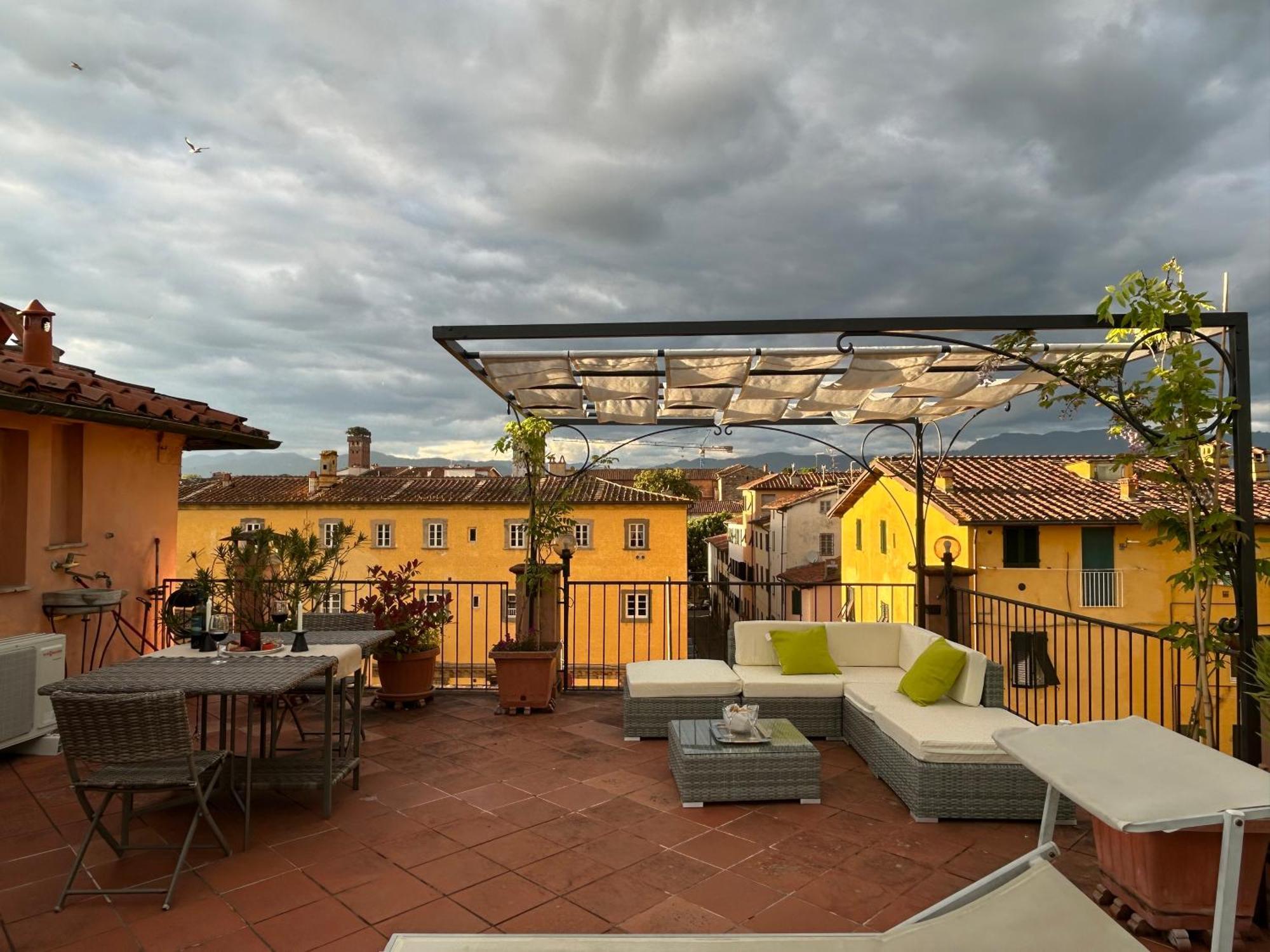 La Terrazza Fra Le Torri Apartment Lucca Luaran gambar